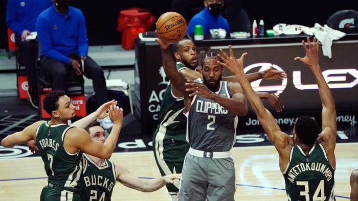 Kawhi Leonard against Giannis Antetokounmpo